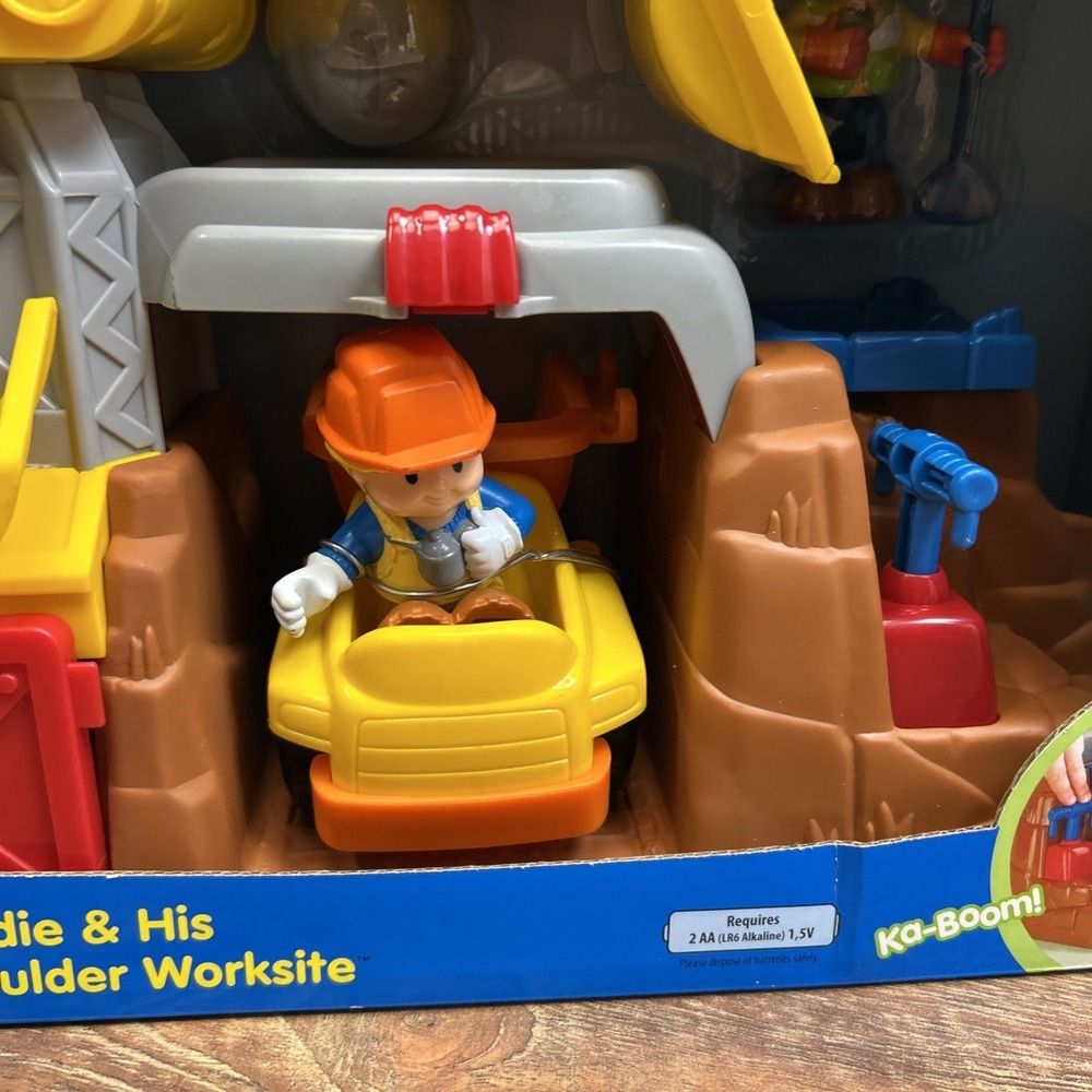 2007 Fisher Price Little People Eddie & His Boulder Worksite New L2345 Works!! - Picture 4 of 13